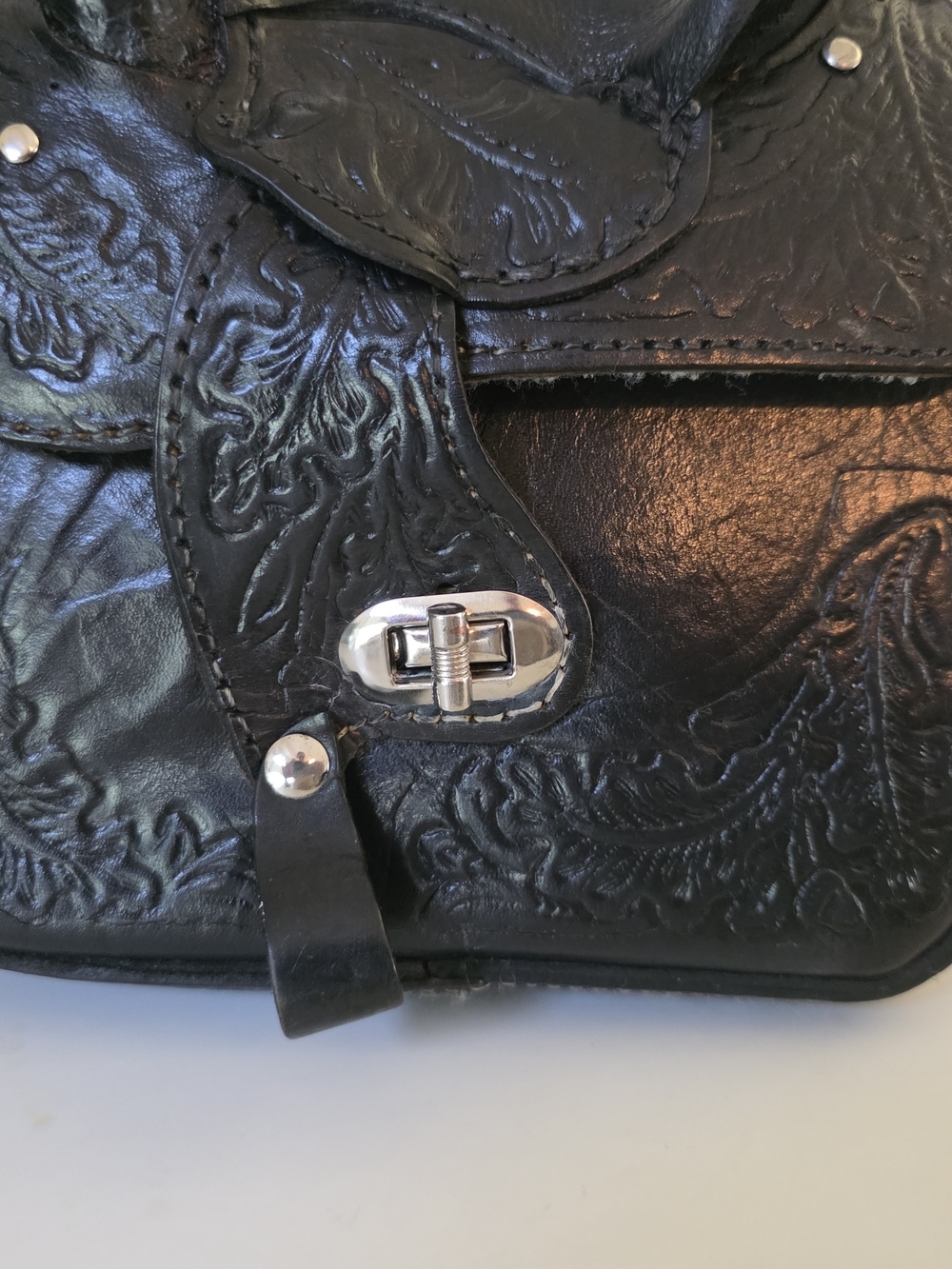 Vintage 1970's-80's Western Saddle Crossbody Bag Tooled Leather Sherling - Picture 3 of 16
